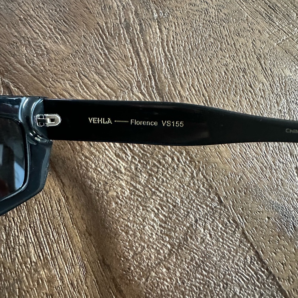 NWOT Vehla Sunglasses Florence - Black/Smoke - Picture 7 of 7